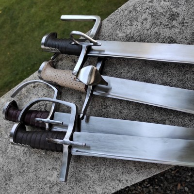Variety of knucklebow sabres